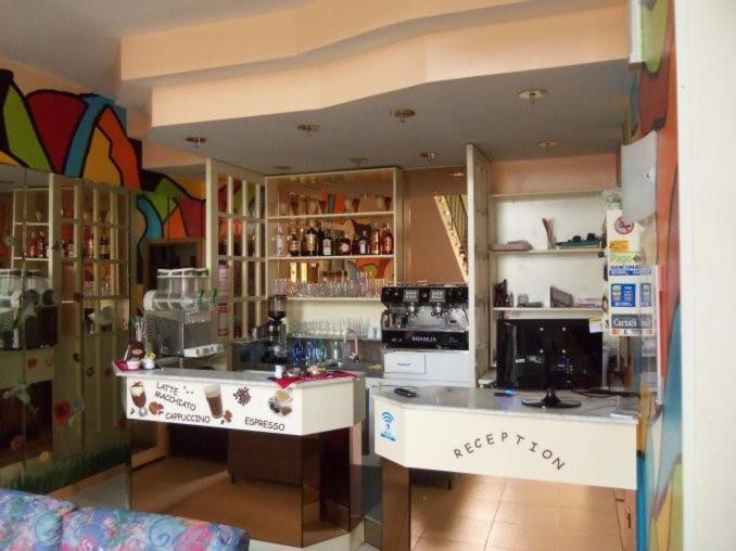 Hotel Silvia Viserbella di Rimini Zewnętrze zdjęcie